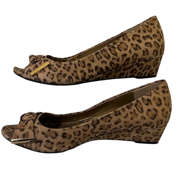 Me Too Leopard Print Low Heel size 9 - Picture 3 of 7